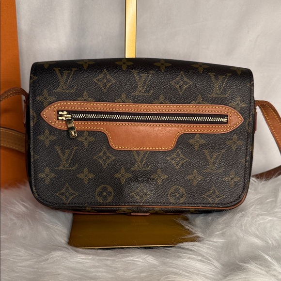 LOUIS VUITTON SAINT GERMAIN 24 SHOULDER BAG PURSE MONOGRAM - Picture 3 of 15